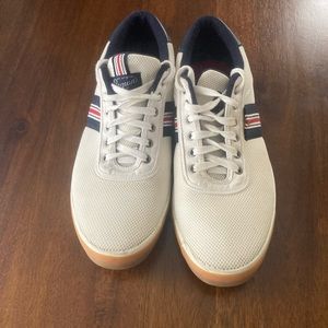 Penguin causal shoes